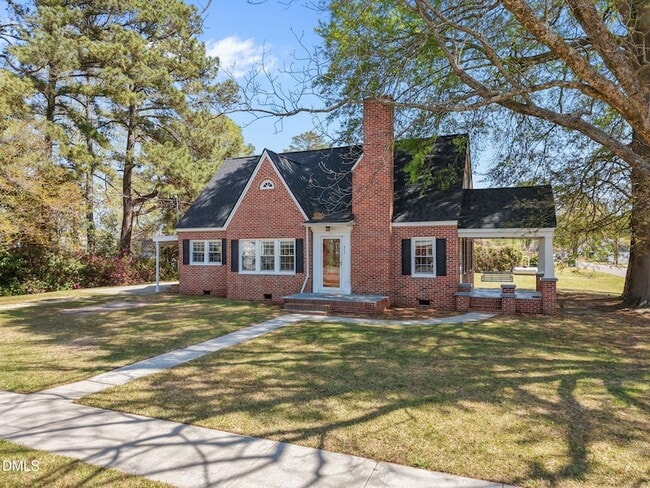 Building Photo - 302 W Main St