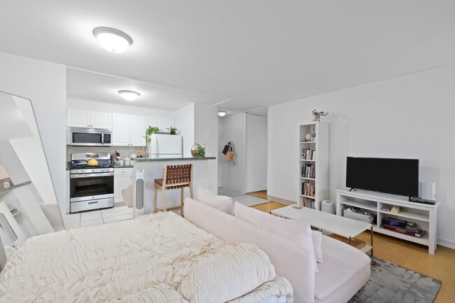 Building Photo - 135 Montgomery St