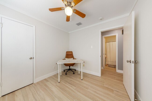 Building Photo - 7107 Barnsdale Way  Austin TX 78745