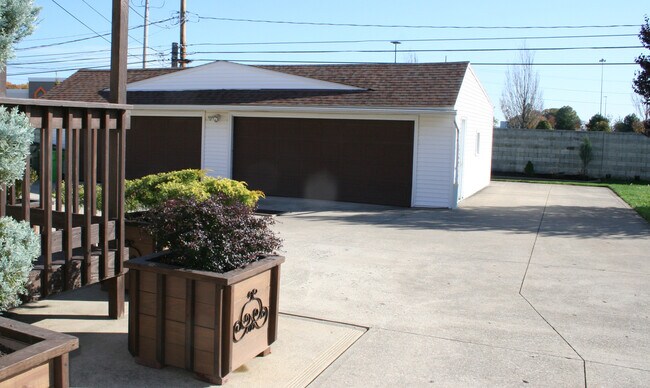 Building Photo - 1271 Bonnie Ln