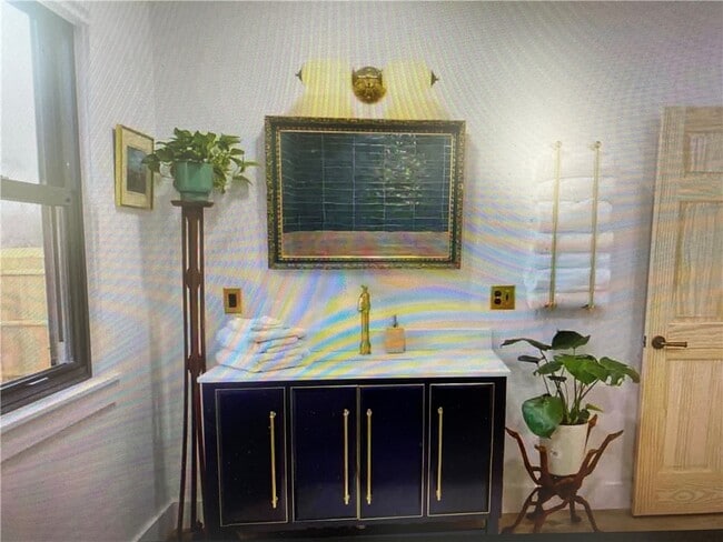 Building Photo - 911 S Main St