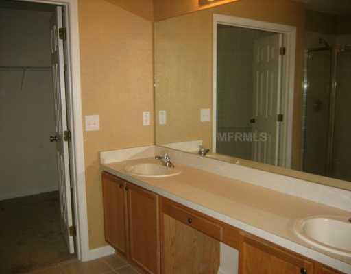 Building Photo - BEAUTIFUL 3 BEDFROOM, ,2.5 BATHROOMS TOWNH...