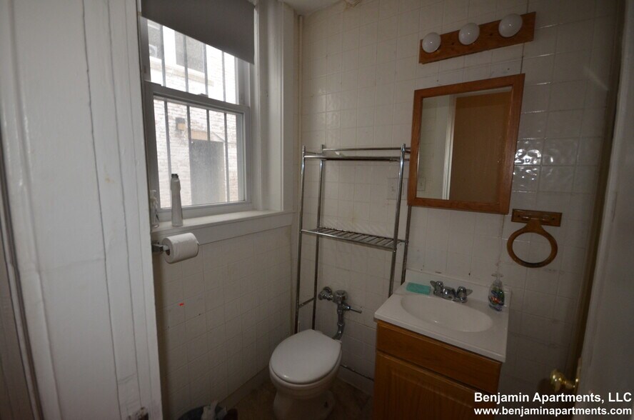 Building Photo - 131 Sutherland Rd
