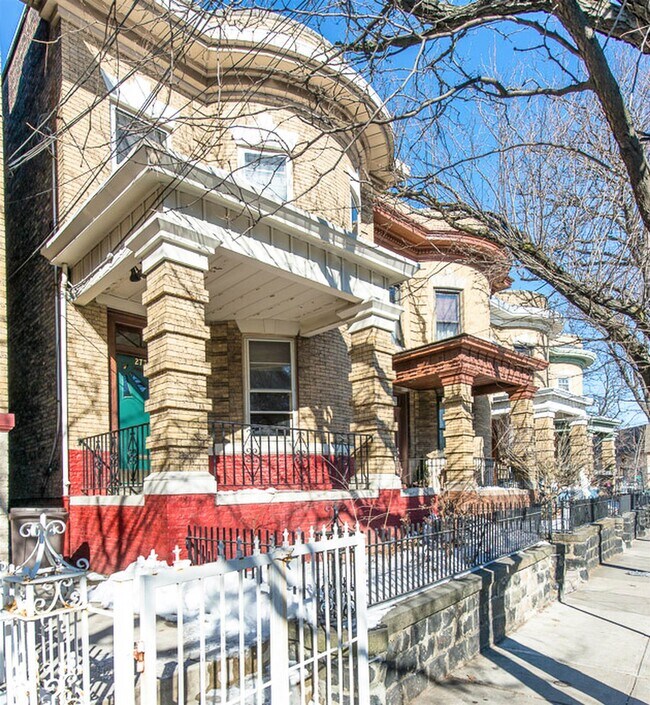 Building Photo - 277 Palisade Ave