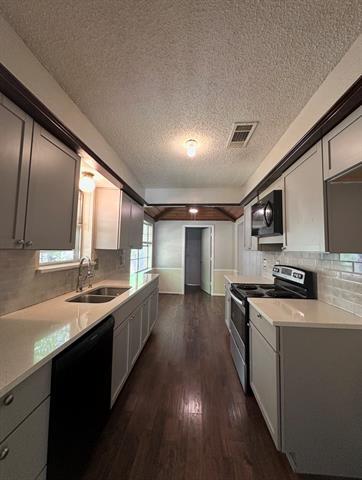 Building Photo - 1121 Goldenrod Dr