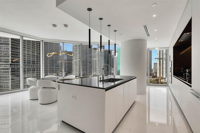 Building Photo - 300 Biscayne Blvd Way