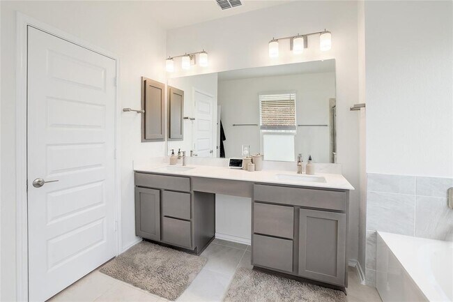 Building Photo - 4648 Padula Dr