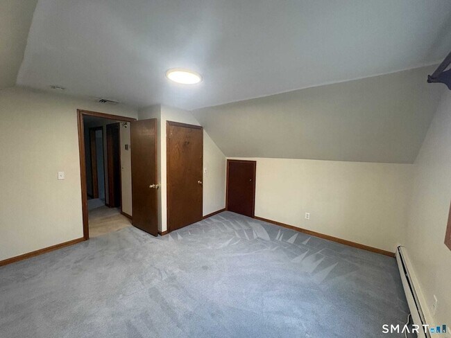 Building Photo - 16 Raymond Rd