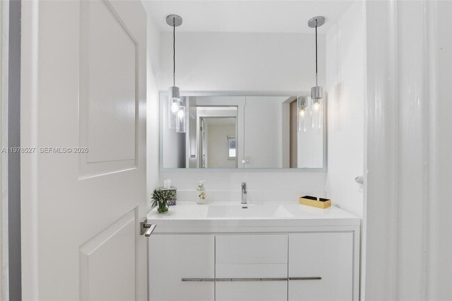 Building Photo - 8105 SW 81st Ct