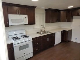 Building Photo - 9333 Lomita Dr