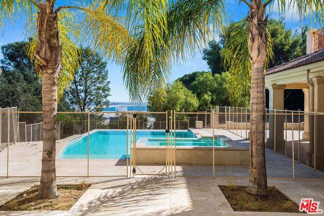 Building Photo - 17390 Tramonto Dr