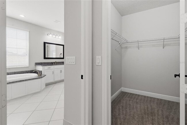 Building Photo - 30271 Southernwood Ct