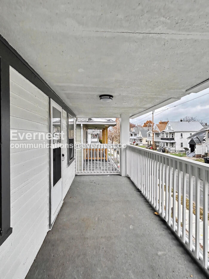 Building Photo - 2932 E 118th St