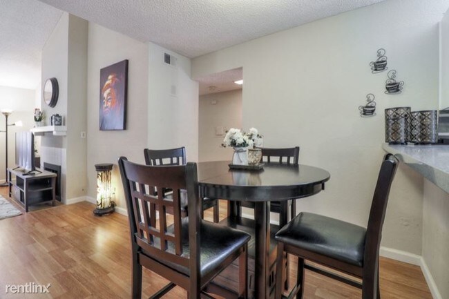 Building Photo - 37000 Meadowbrook Common