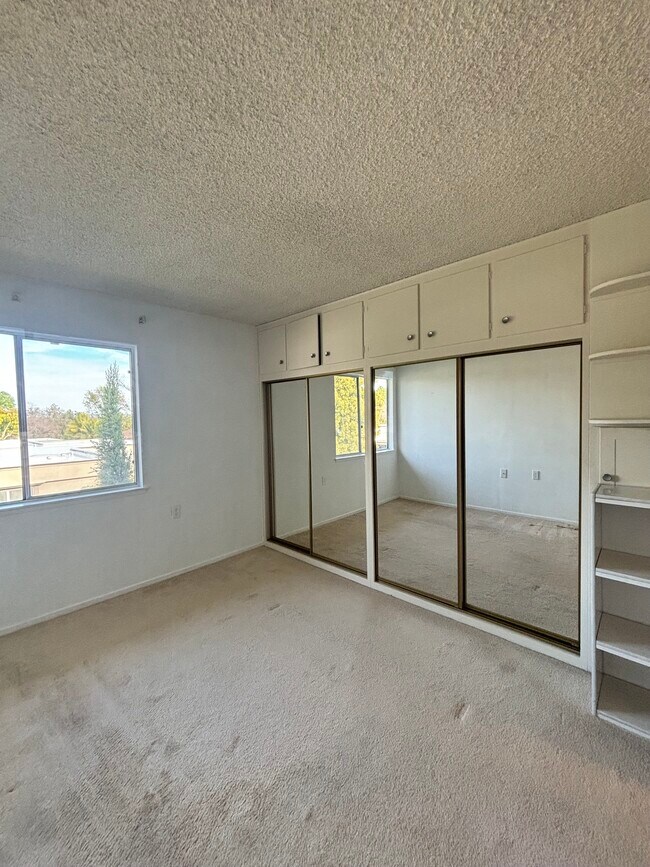 Building Photo - 361 Avenida Castilla