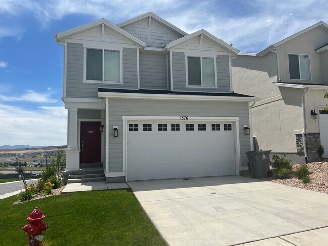 Building Photo - 1376 S Raintree Ln