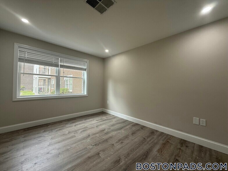 Building Photo - 21 Kenmar Dr