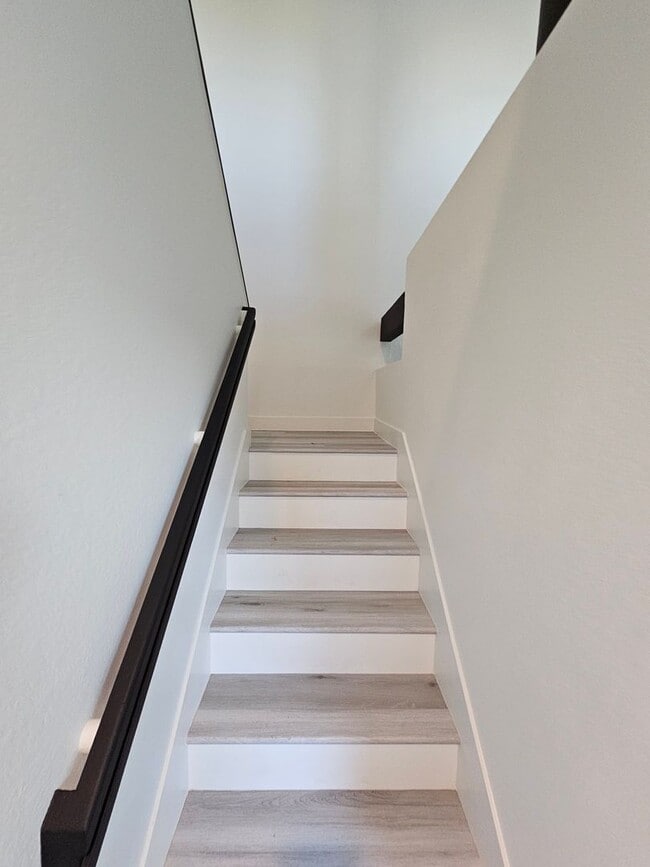 Building Photo - Gorgeous PRIVATE GATED COMMUNITY 3 Bed/2.5 Bath Townhome in Terrace Hills - San Jose