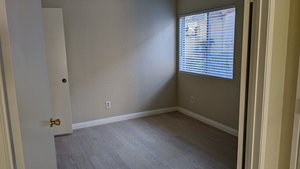 2nd bedroom a - 11321 Avenida de los Lobos