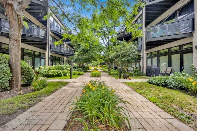 Building Photo - 1111 W 15th St