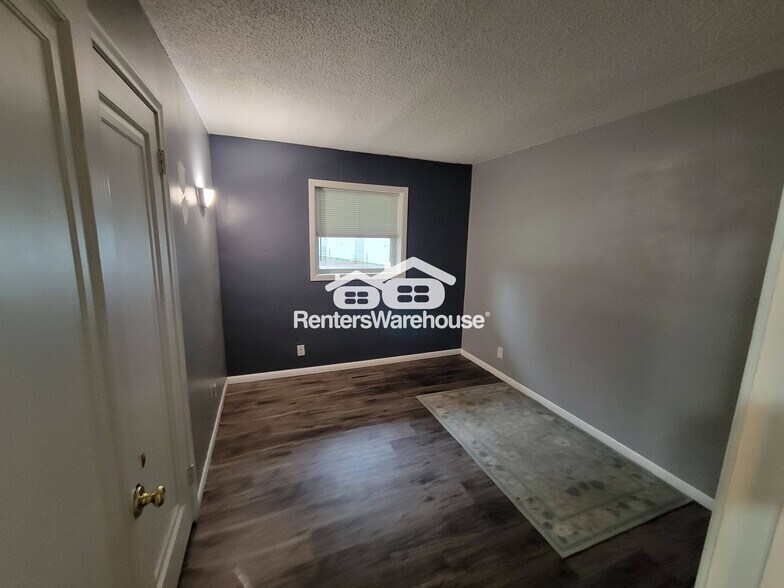 Building Photo - 9375 Country Dr