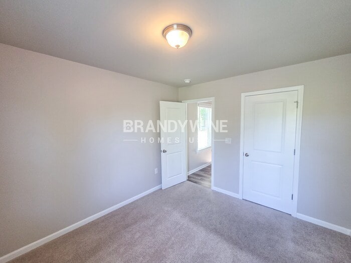 Building Photo - 1116 E Shoreview Rd