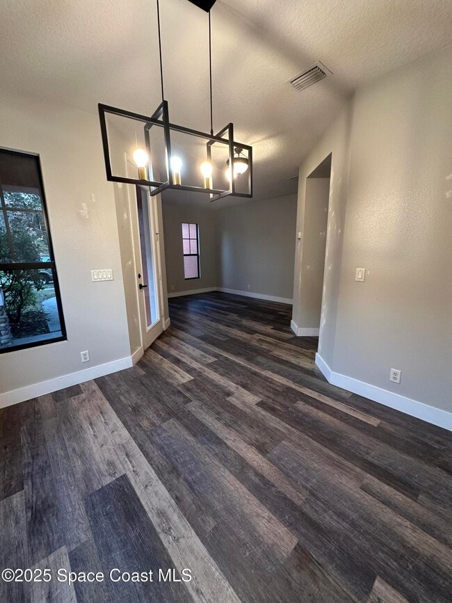 Building Photo - 2823 Glenridge Cir