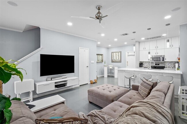 Building Photo - 9850 Pagewood Ln