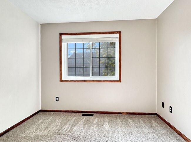 Building Photo - 13821 Edgewood Ave