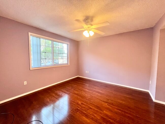 Building Photo - 1100 Crestwood Ct S