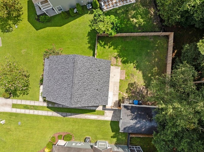 Building Photo - Charming Summerville Rental