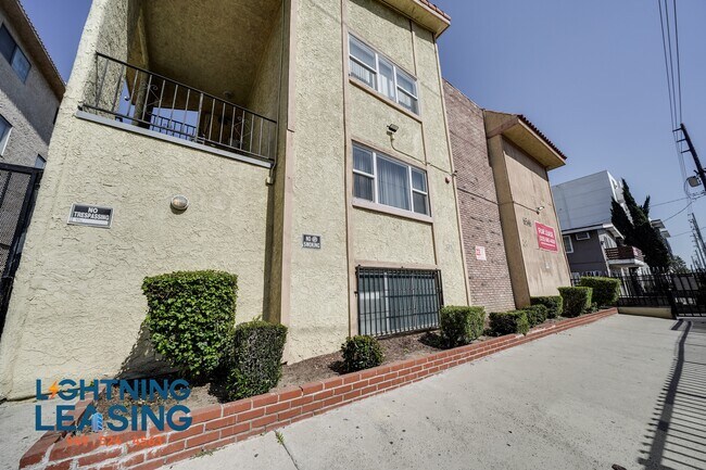 Building Photo - 6546-6542 Sepulveda Blvd