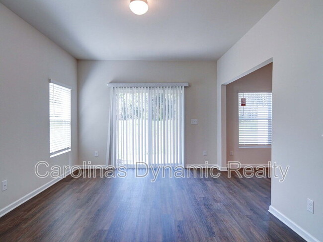 Building Photo - 914 S Battleground Ave