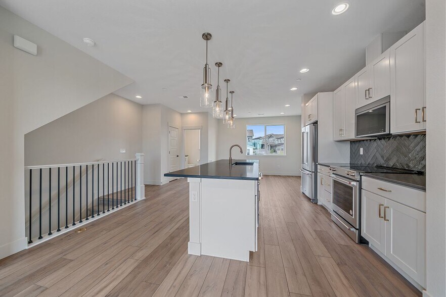 Building Photo - 10860 Lyric St