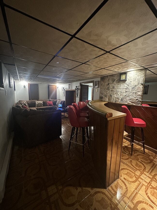 Building Photo - 111 Oak St