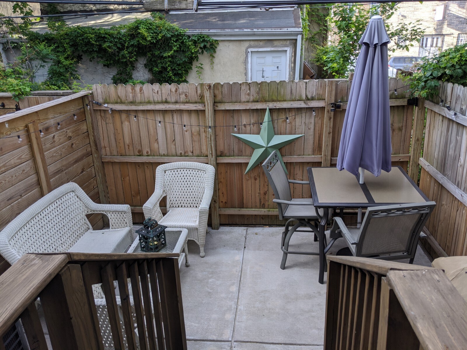 Building Photo - 624 Dudley St