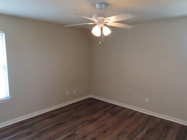 Building Photo - 4107 McFarland Dr