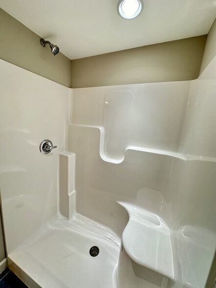Building Photo - 1409 Brook Hill Dr