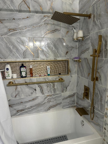 Building Photo - 8012 Valley Manor Rd