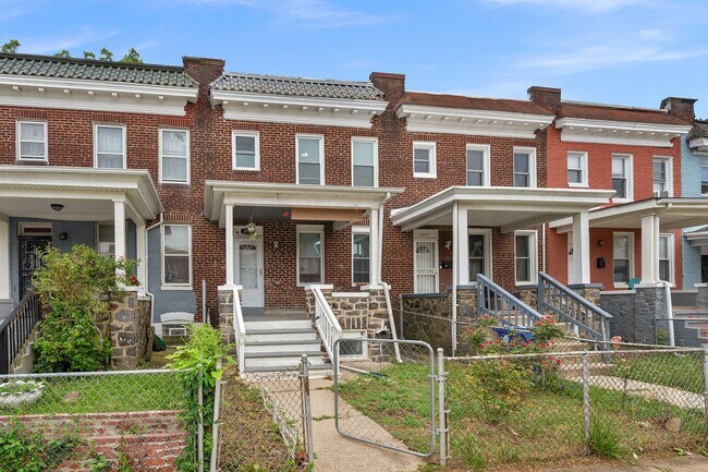 Building Photo - 3003 W Garrison Ave