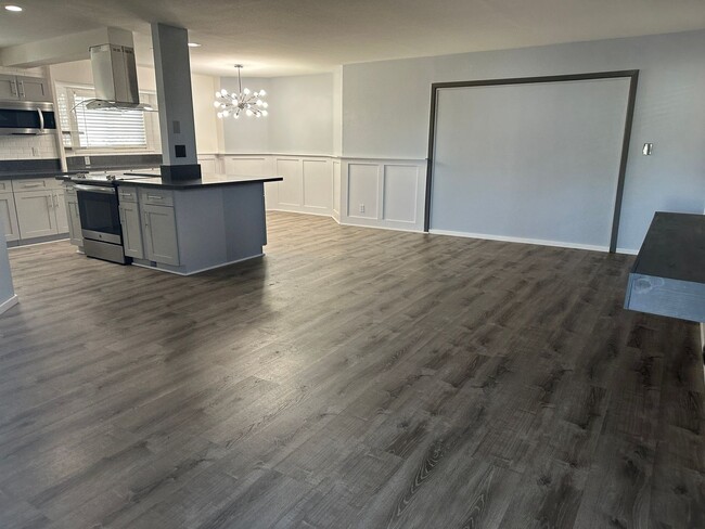 Building Photo - Free Perks, Spacious 4-Bedroom, 3-Bath Home!