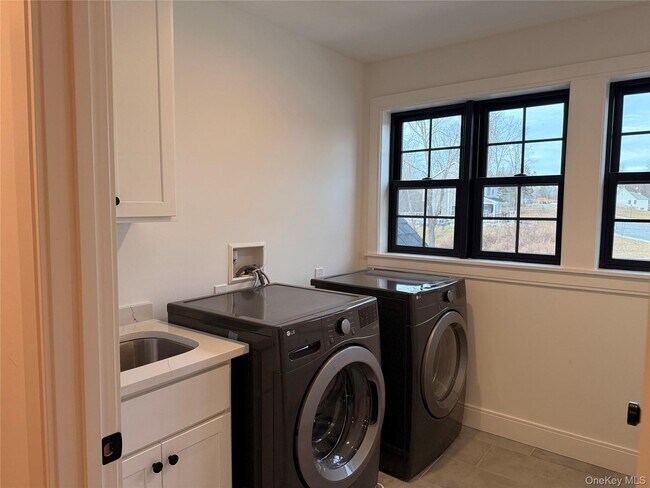 Building Photo - 6 Conifer Ct