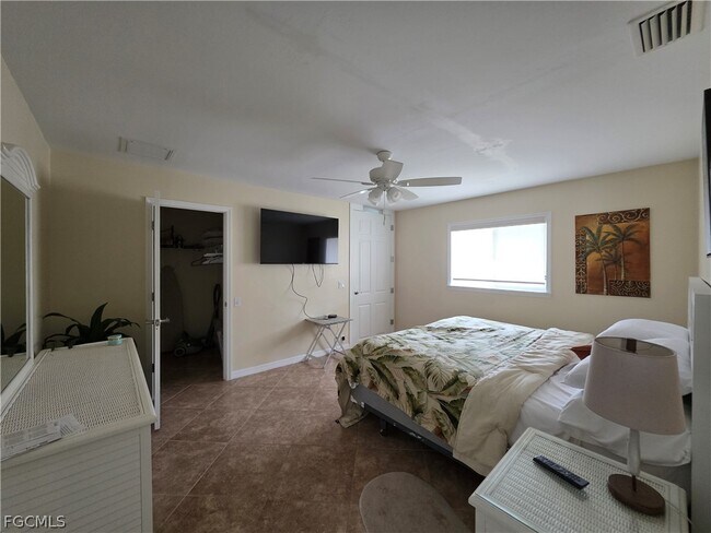 Building Photo - 3624 SW 1st Ave