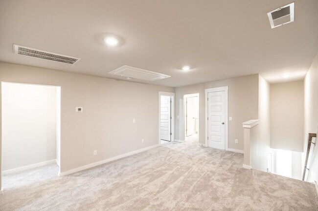 Building Photo - AVAILABLE NOW in Foxland Crossing