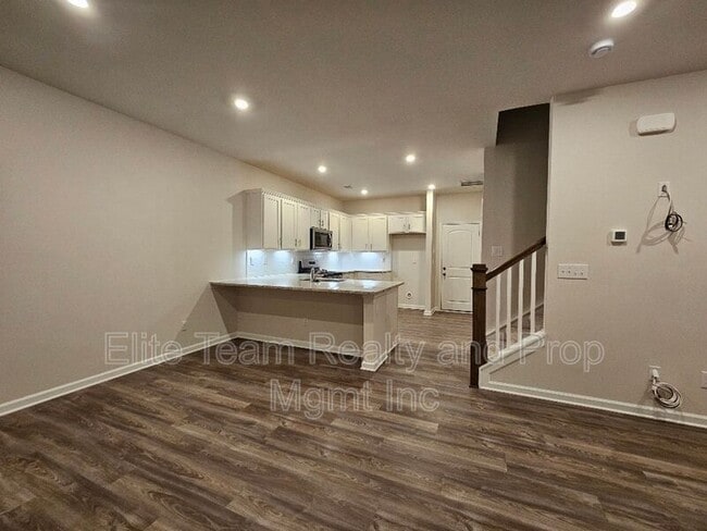 Building Photo - 5416 Kinsbridge Dr