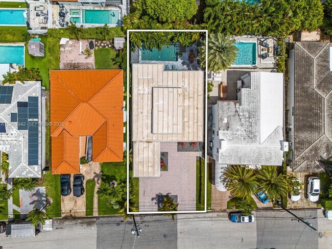 Building Photo - 9517 Bay Dr