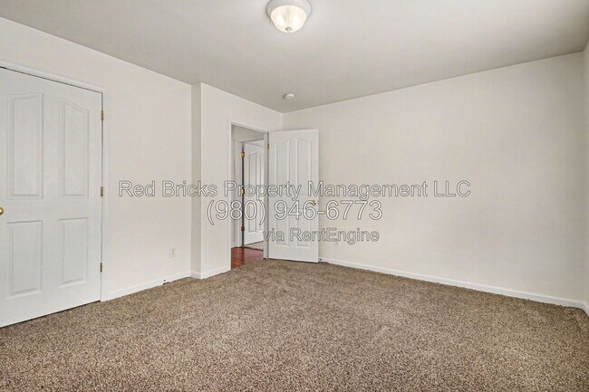 Building Photo - 7864 Whispering Wood Dr