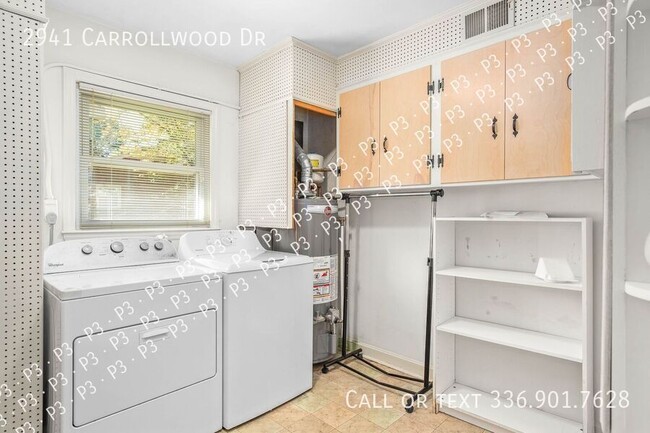 Building Photo - Spacious 3 Bedroom - Call Leasing Agent Li...