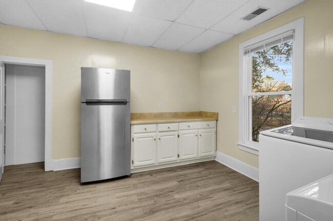 Building Photo - 1110 N Pasteur St