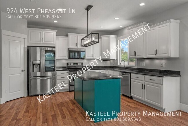 Building Photo - 924 W Pheasant Ln